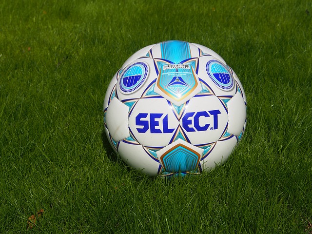 媒体人：由于小胖禁赛内线缺人，王哲林今晚复出.